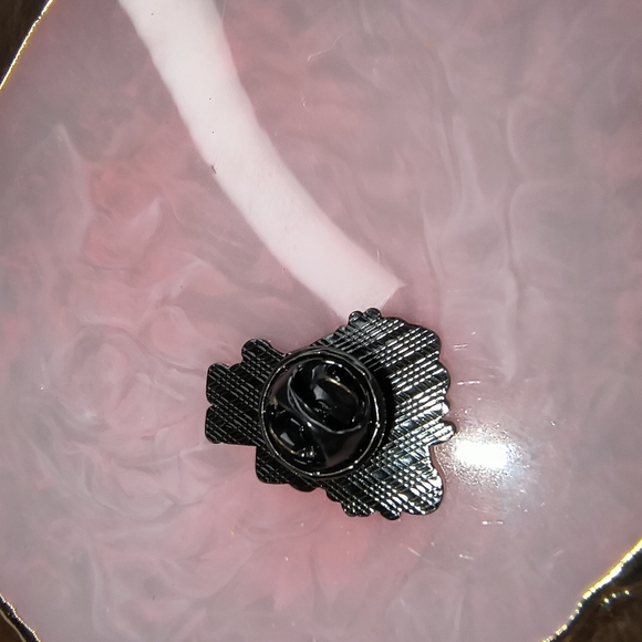 Cute Anime Character Enamel Pin Hello Kitty Anime Jujutsu Kaisen - Picture 3 of 3